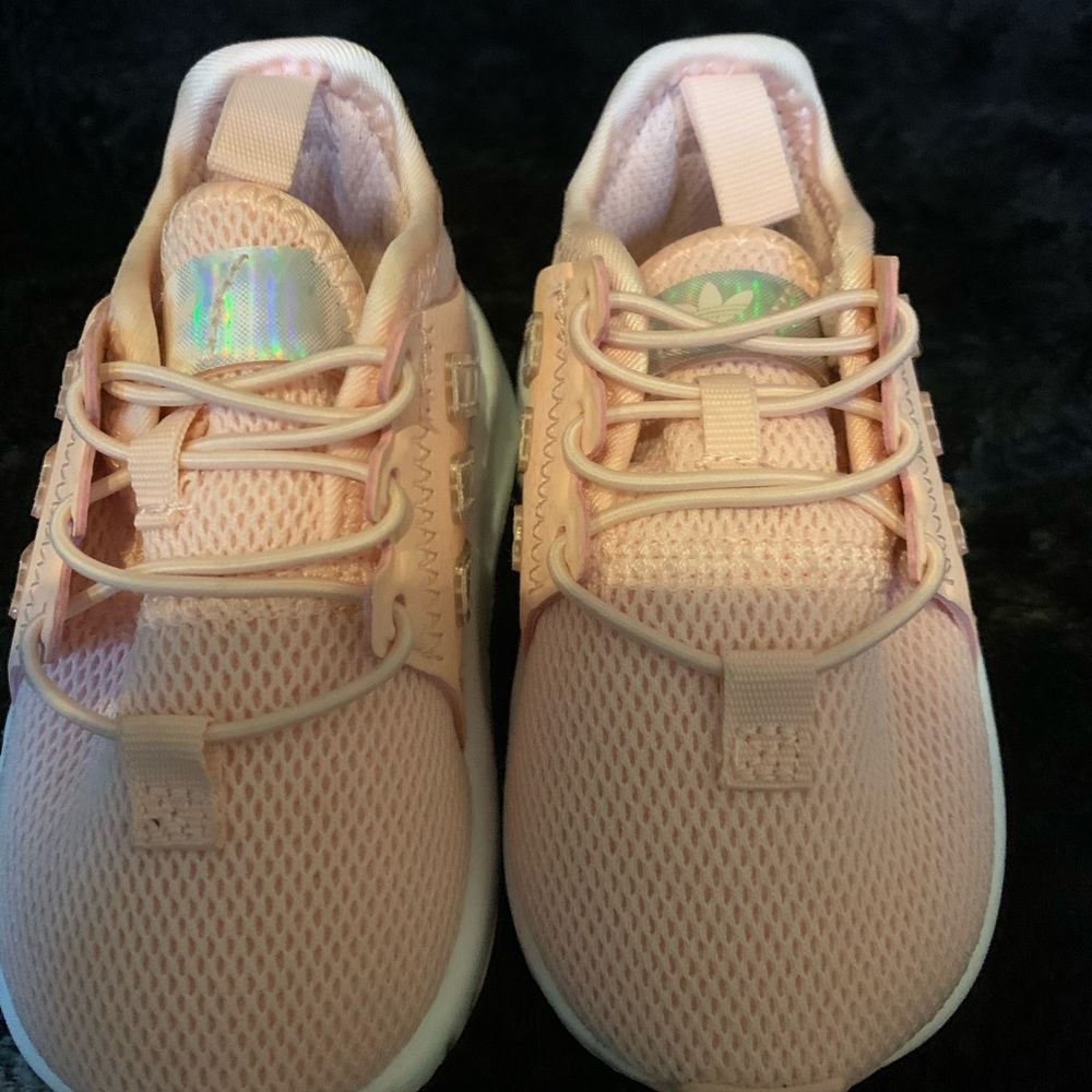 Pink infant girls sneaker